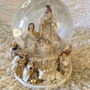 NWOT Poly Resin Nativity Snow Globe w/Wisemen Christmas Religious Holiday Jesus